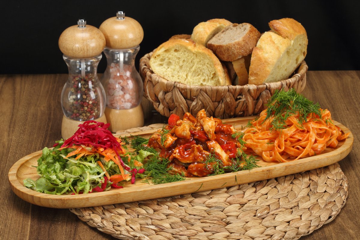 Chili Soslu Tavuk+Napoliten Soslu Tagiletta+Mevsim Salata