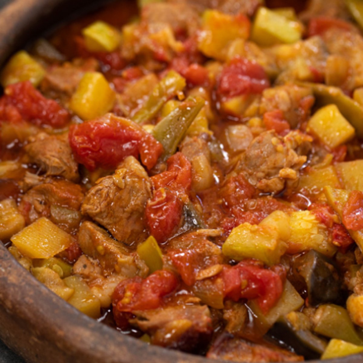 Güveçte Fırın Sebze Yemeği