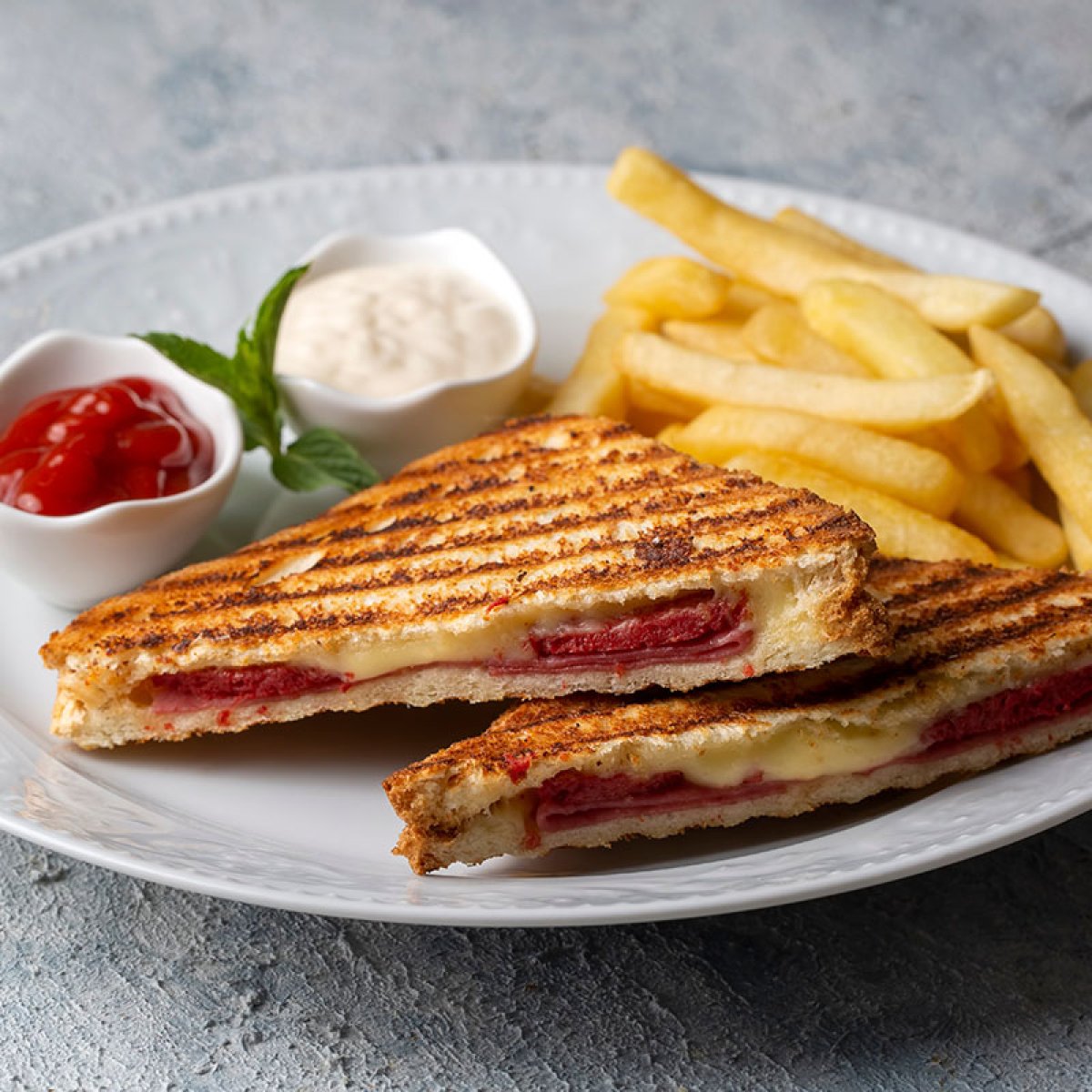 Kaşarlı Sucuklu Tost