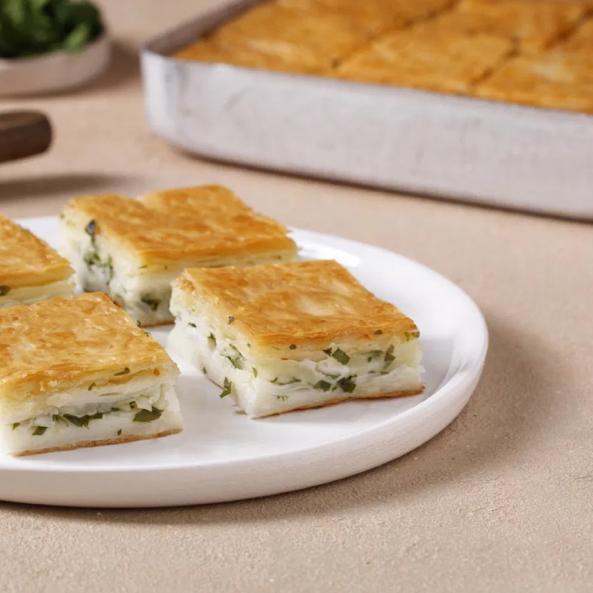 Peynirli Tepsi Böreği